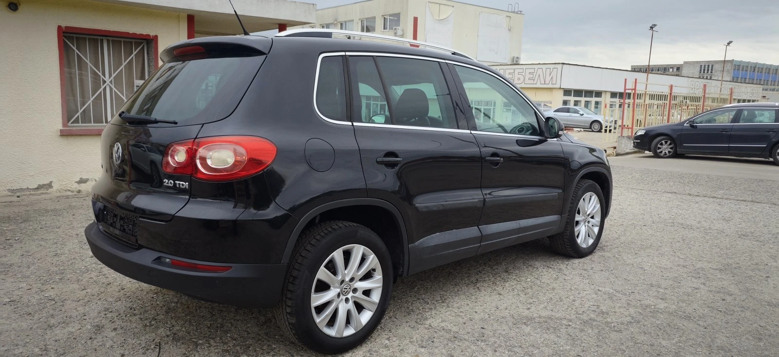 VW Tiguan 2.0D4x4, снимка 7 - Автомобили и джипове - 54266795