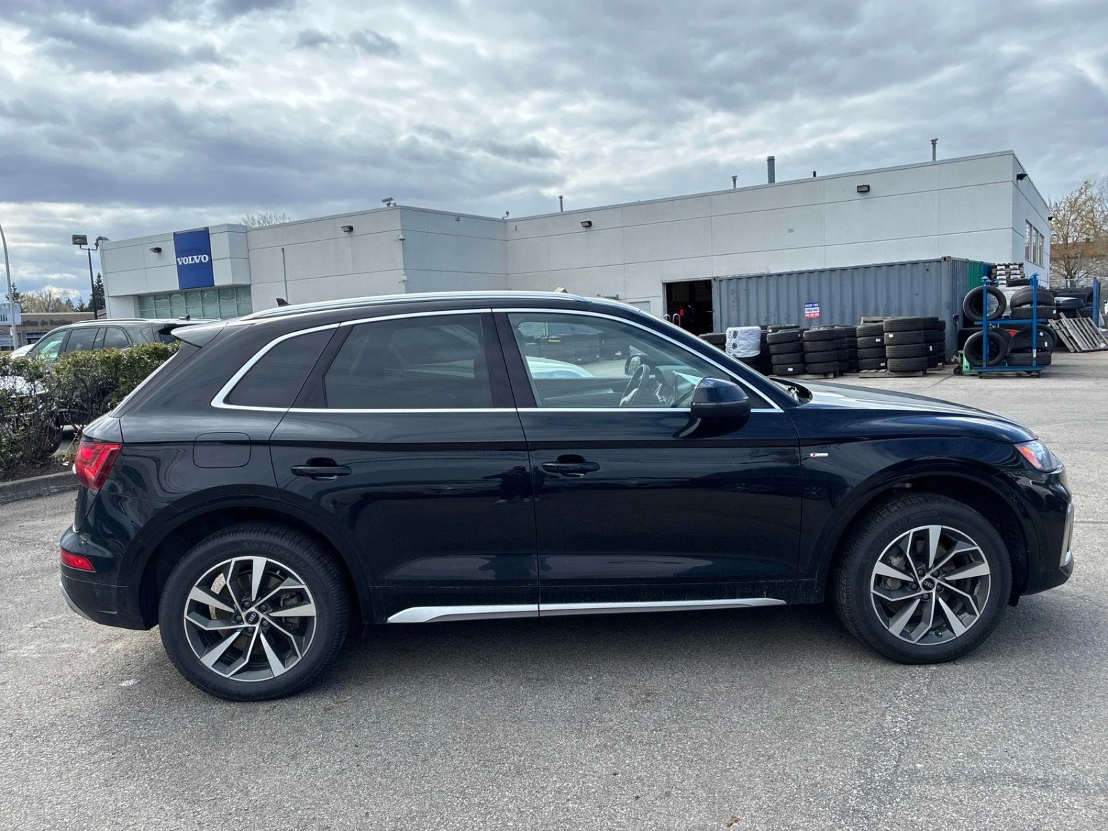 Audi Q5 KEYLESS* ПОДГРЕВ* М.ТОЧКА* КАМЕРА* PANO, снимка 3 - Автомобили и джипове - 54459612
