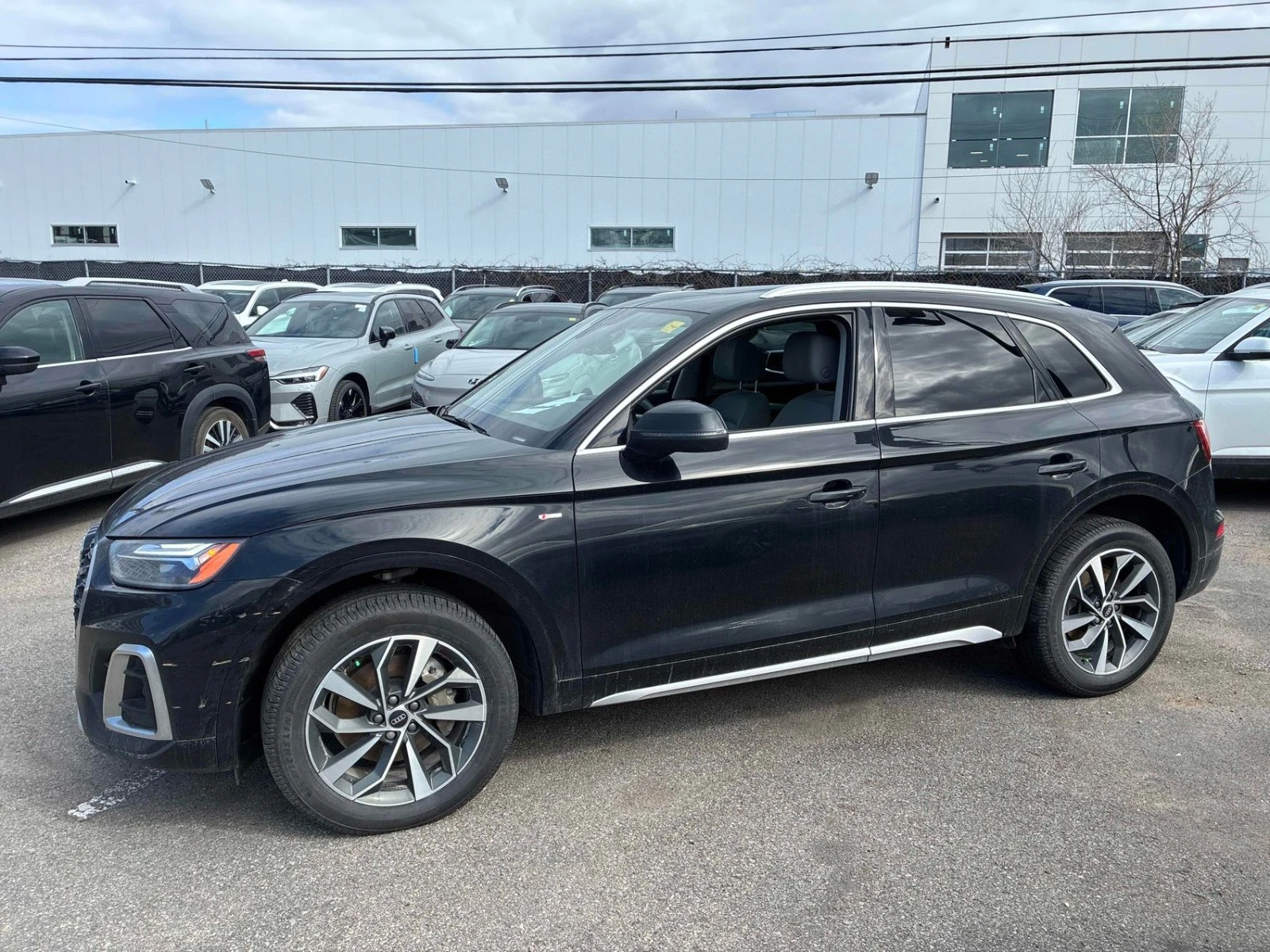 Audi Q5 KEYLESS* ПОДГРЕВ* М.ТОЧКА* КАМЕРА* PANO, снимка 2 - Автомобили и джипове - 54459612