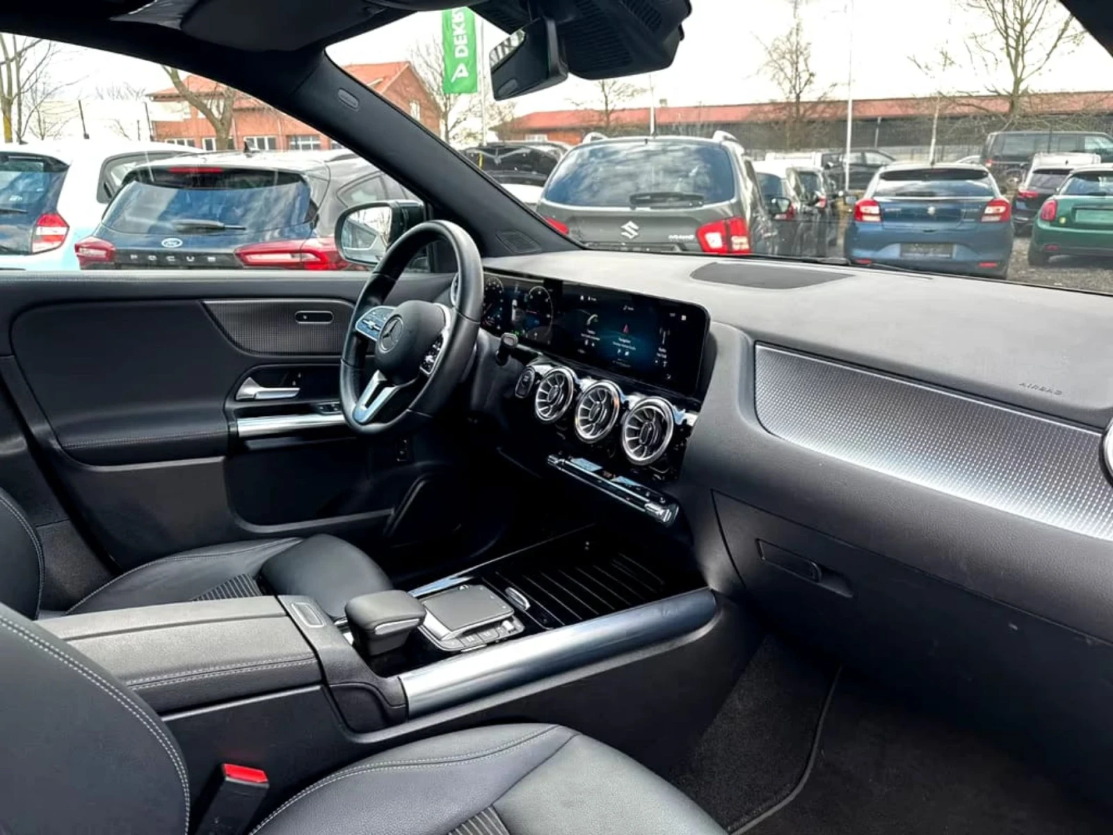 Mercedes-Benz EQA EQA300 4MATIC, снимка 10 - Автомобили и джипове - 54492305