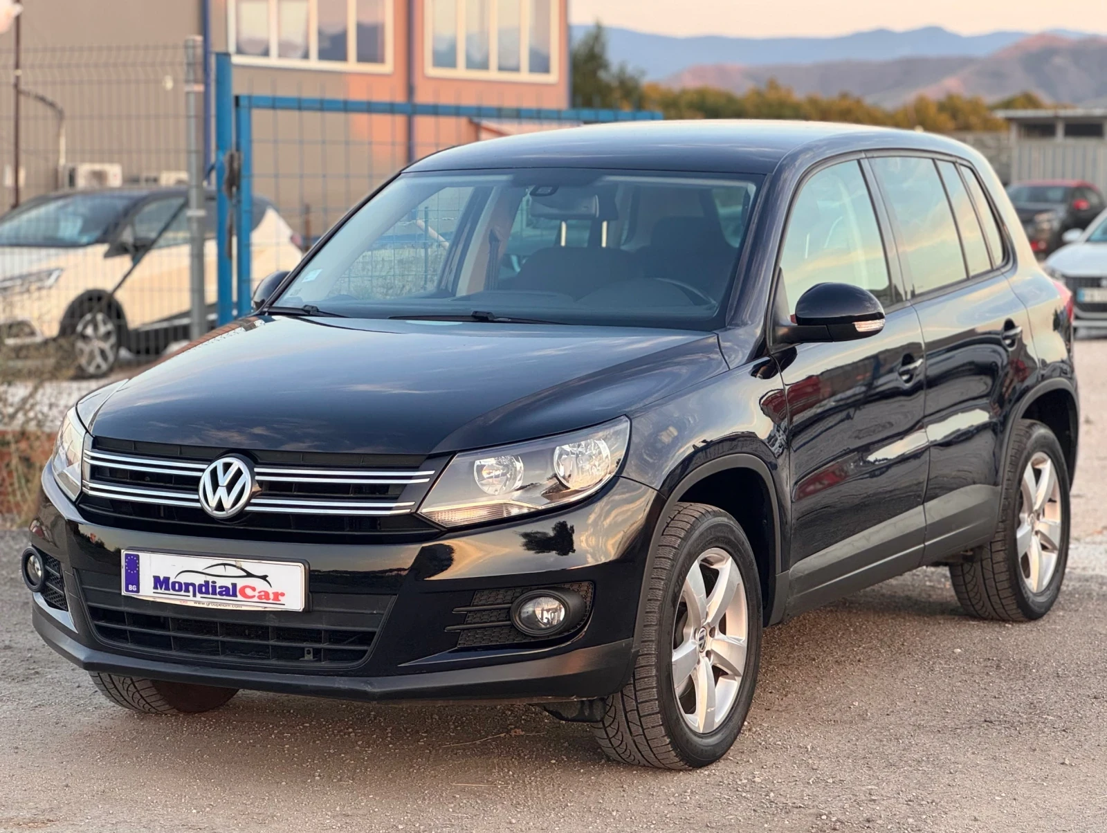 VW Tiguan 2.0 tdi 110 kc Facelift Highline, снимка 2 - Автомобили и джипове - 55838643