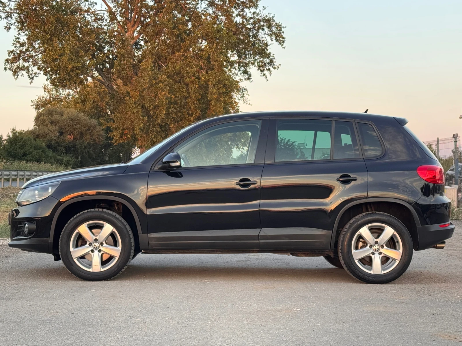 VW Tiguan 2.0 tdi 110 kc Facelift Highline, снимка 4 - Автомобили и джипове - 55838643