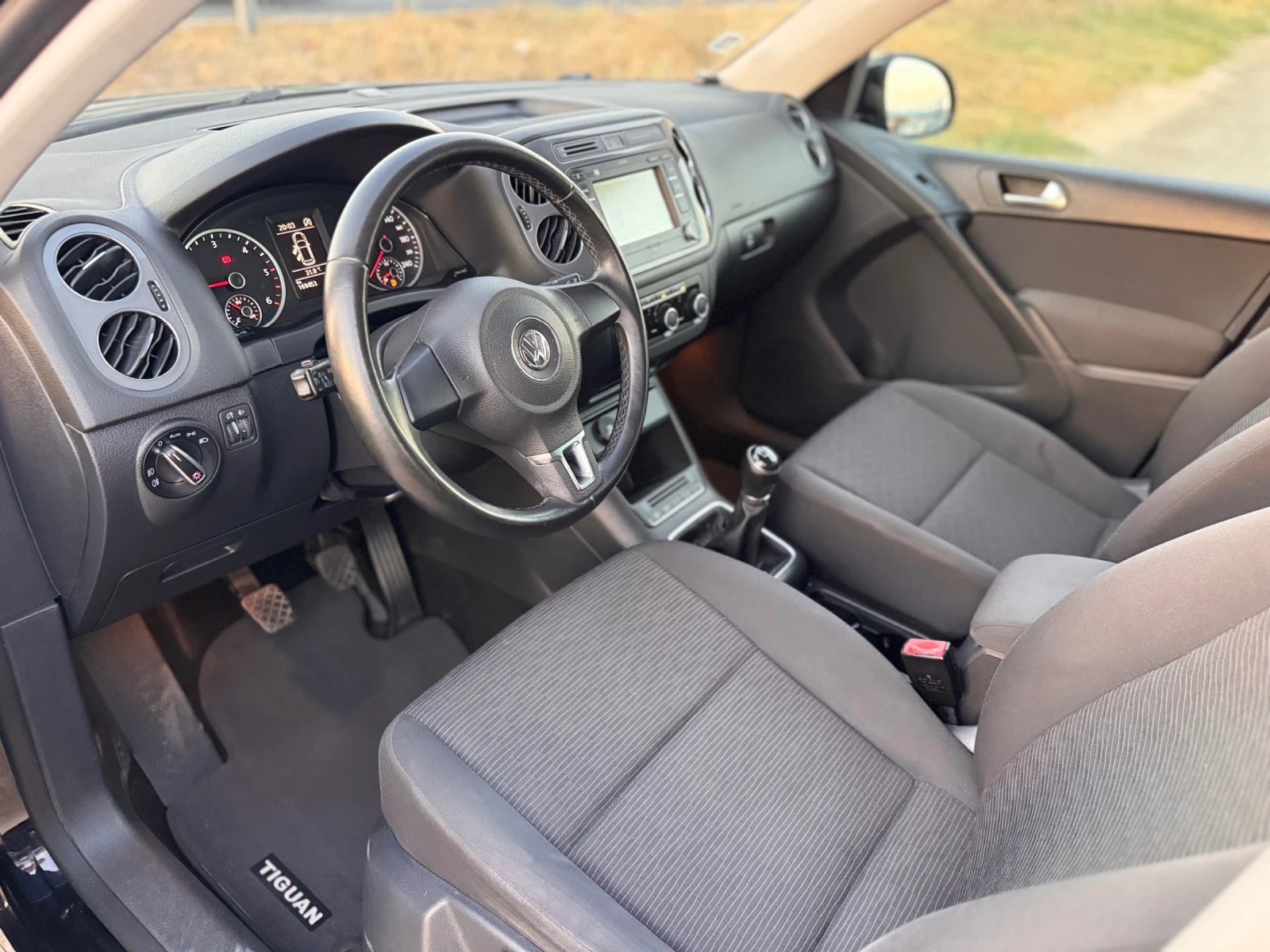 VW Tiguan 2.0 tdi 110 kc Facelift Highline, снимка 9 - Автомобили и джипове - 55838643