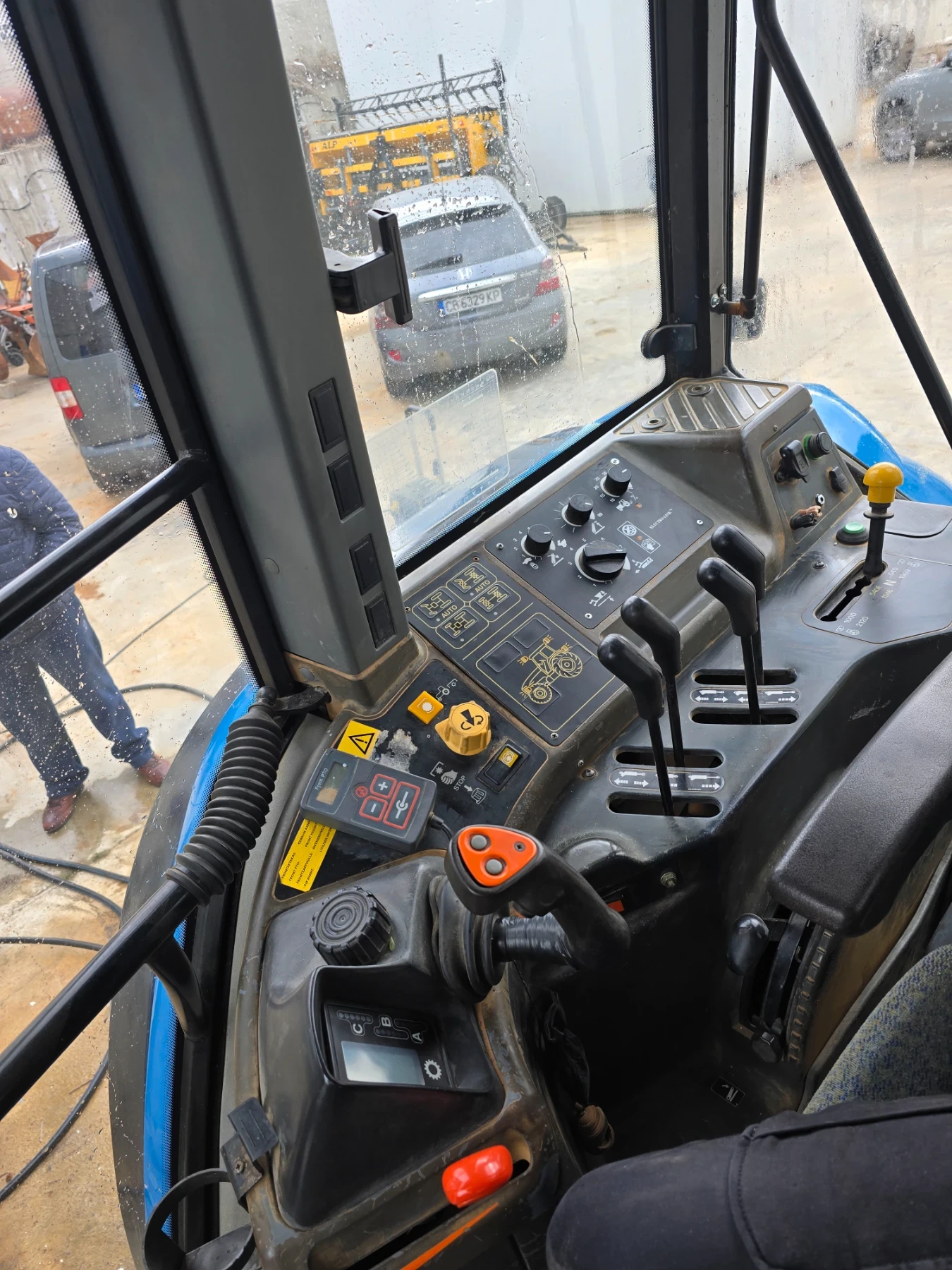 Трактор New Holland 8360, снимка 7 - Селскостопанска техника - 54595115