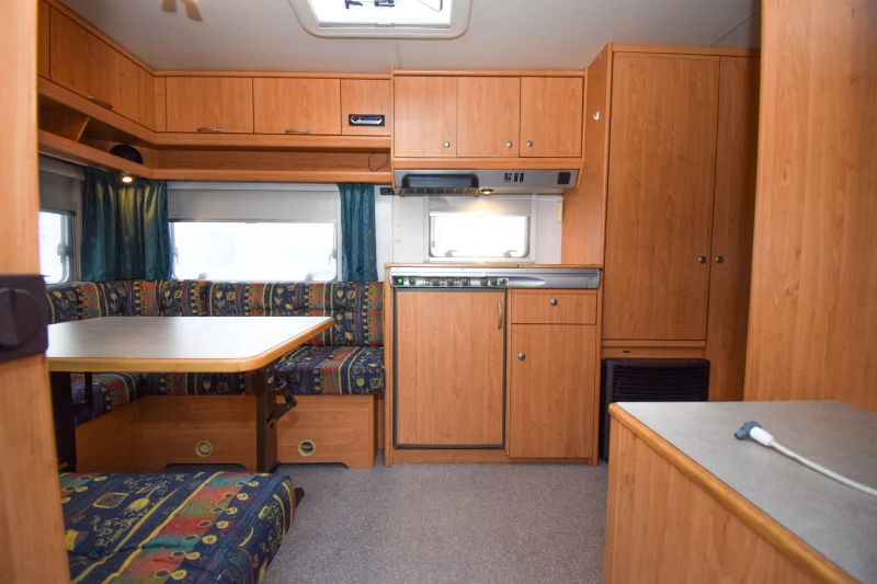 Каравана Knaus Sudwind Savanna 530TK+ ФОРСЕЛТ/5+ 1 места, снимка 5 - Каравани и кемпери - 52920036