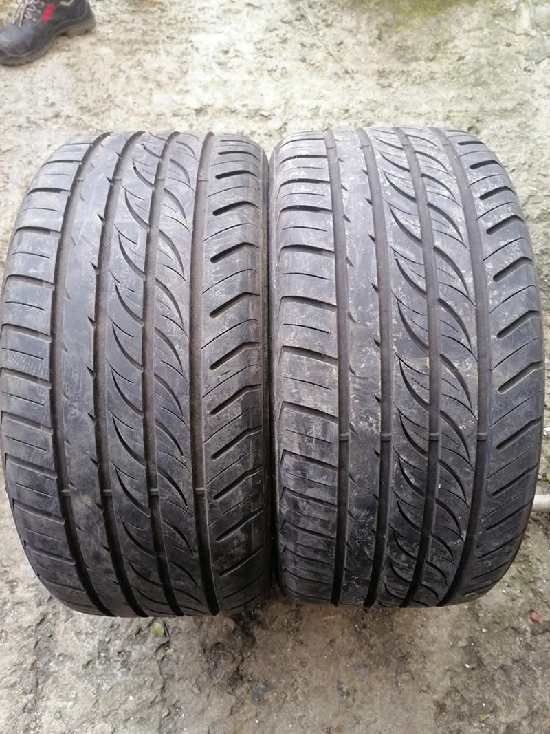 Гуми Летни 255/35R20, снимка 1 - Гуми и джанти - 31187482