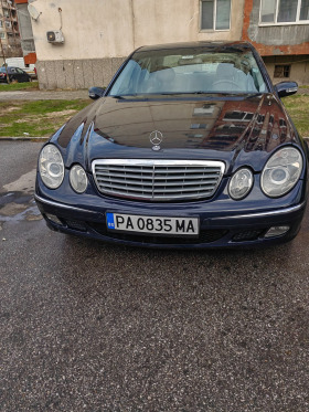 Mercedes-Benz E 220, снимка 1 - Автомобили и джипове - 43514975