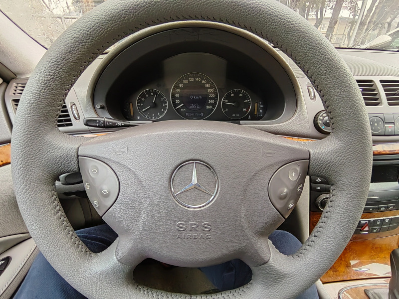 Mercedes-Benz E 220, снимка 13 - Автомобили и джипове - 43514975