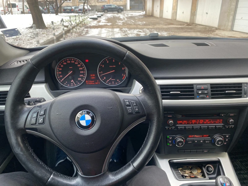 BMW 320, снимка 17 - Автомобили и джипове - 48753011