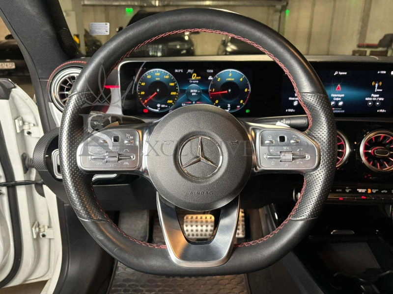 Mercedes-Benz CLA 200 D* AMG* KEYLESS-GO* DISTRONIC PRO* , снимка 11 - Автомобили и джипове - 51563237