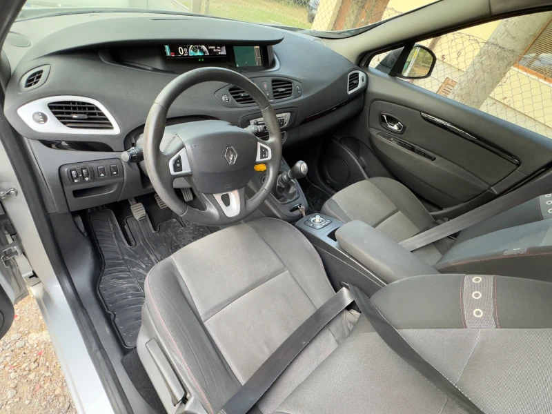 Renault Scenic, снимка 9 - Автомобили и джипове - 51608191