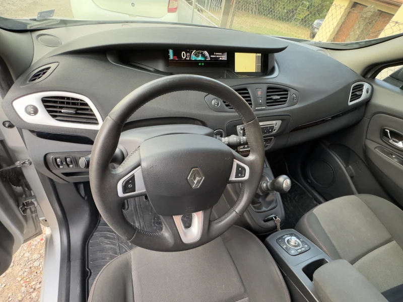 Renault Scenic, снимка 8 - Автомобили и джипове - 51608191