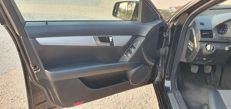 Mercedes-Benz C 220 AVANTGARDE, снимка 9 - Автомобили и джипове - 53433145