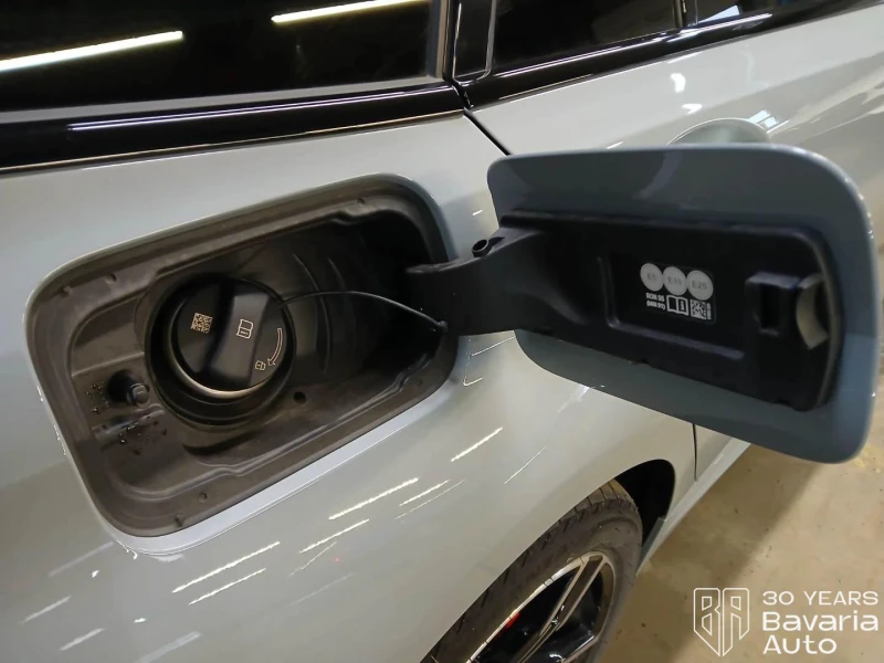 BMW 330 e Touring Sportautomatic, снимка 15 - Автомобили и джипове - 53563896