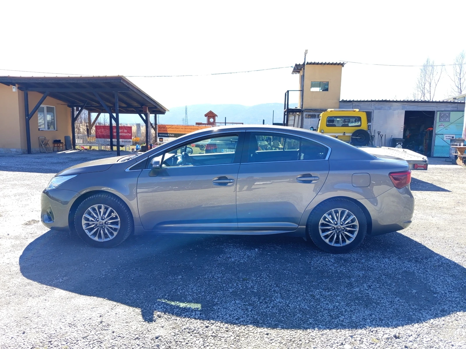 Toyota Avensis 1.8 - Газов Инжекцион!, снимка 14 - Автомобили и джипове - 53721932