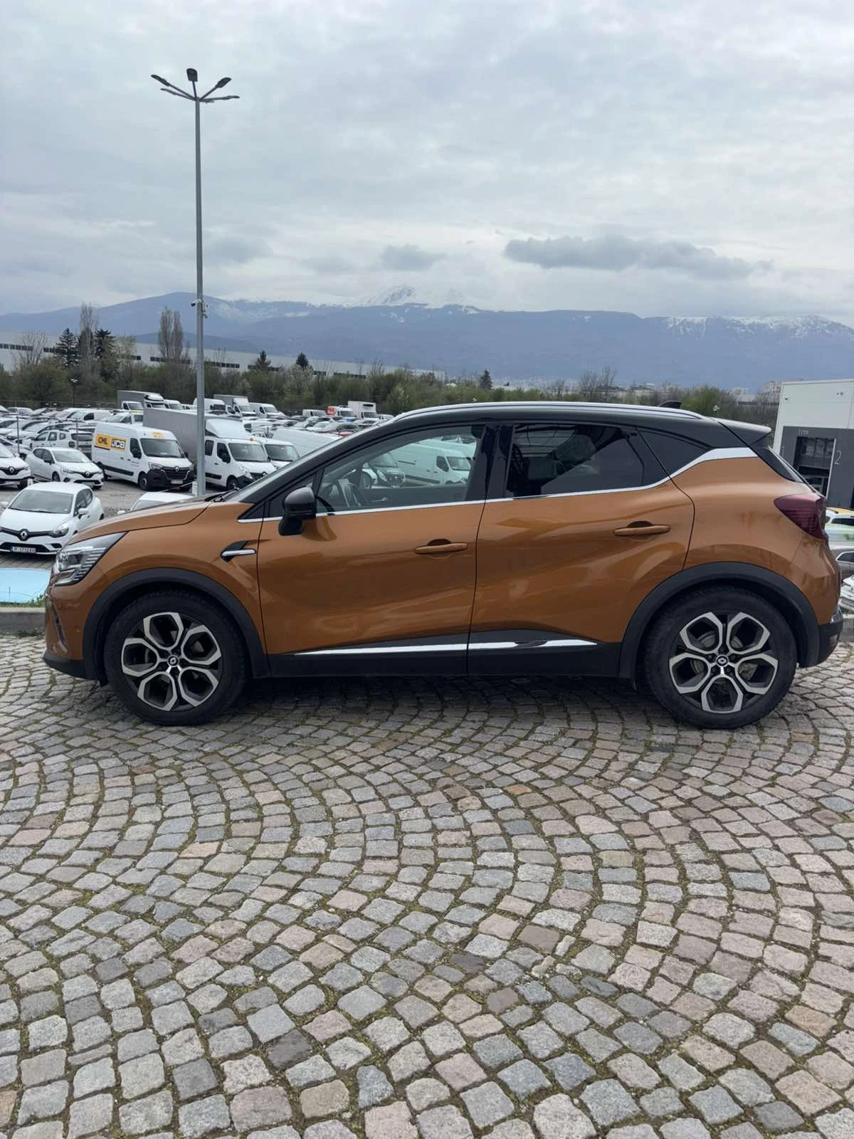 Renault Captur, снимка 3 - Автомобили и джипове - 54218802