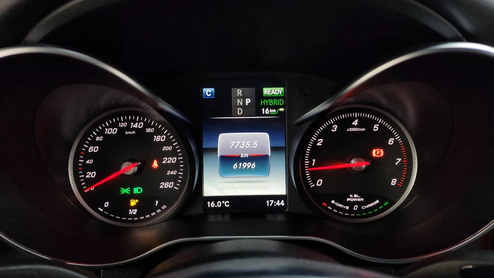 Mercedes-Benz C 350 e PLUG IN HYBRID * HUD * ПОДГРЕВ * КАМЕРА * ЛЮК, снимка 7 - Автомобили и джипове - 56325312