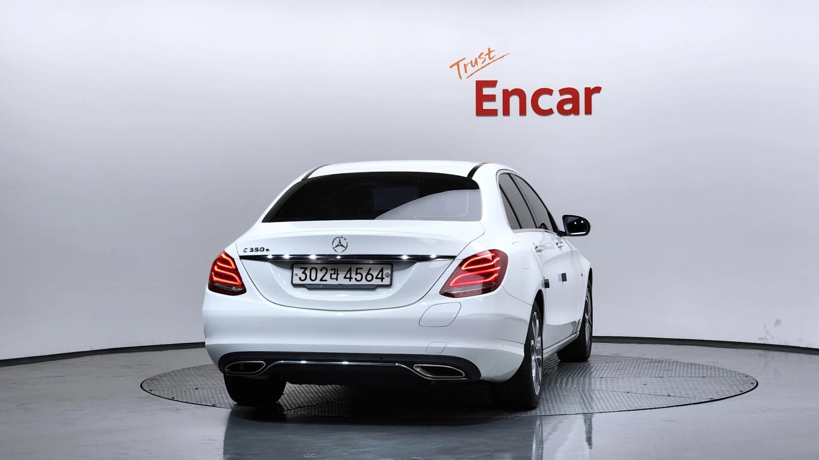 Mercedes-Benz C 350 e PLUG IN HYBRID * HUD * ПОДГРЕВ * КАМЕРА * ЛЮК, снимка 4 - Автомобили и джипове - 56325312