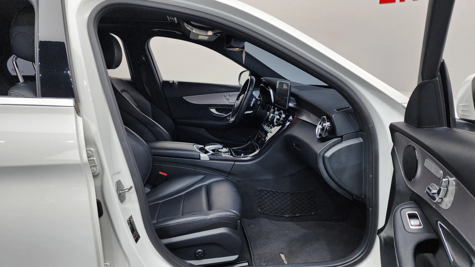 Mercedes-Benz C 350 e PLUG IN HYBRID * HUD * ПОДГРЕВ * КАМЕРА * ЛЮК, снимка 9 - Автомобили и джипове - 56325312