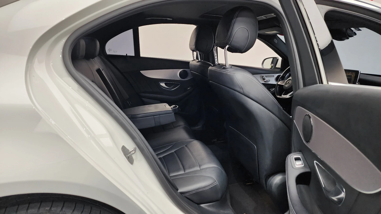 Mercedes-Benz C 350 e PLUG IN HYBRID * HUD * ПОДГРЕВ * КАМЕРА * ЛЮК, снимка 10 - Автомобили и джипове - 56325312