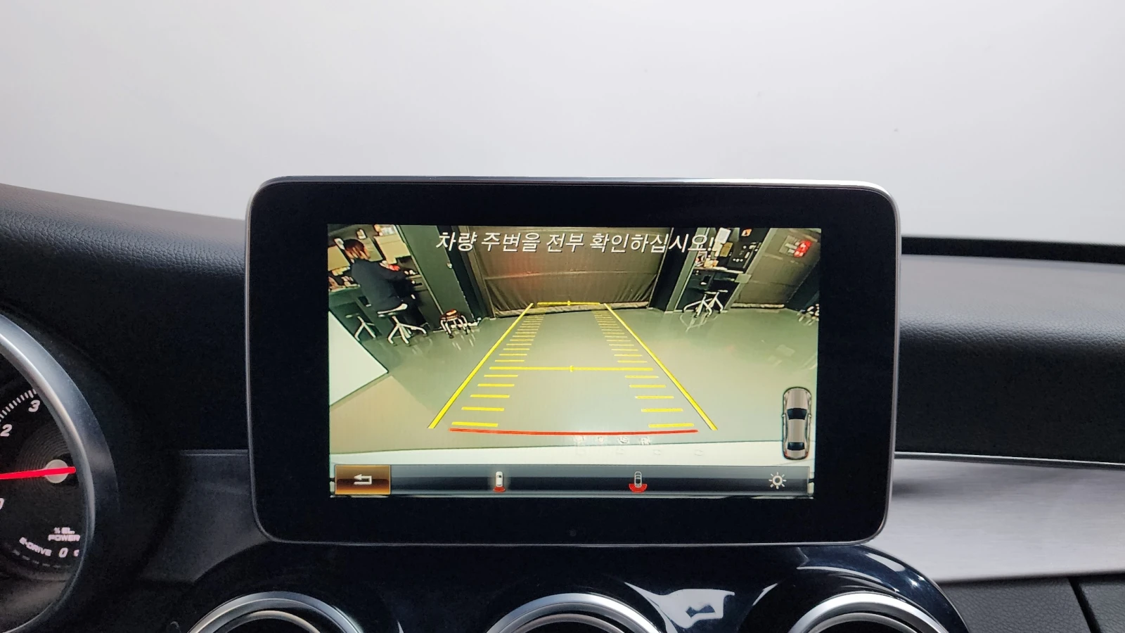 Mercedes-Benz C 350 e PLUG IN HYBRID * HUD * ПОДГРЕВ * КАМЕРА * ЛЮК, снимка 12 - Автомобили и джипове - 56325312