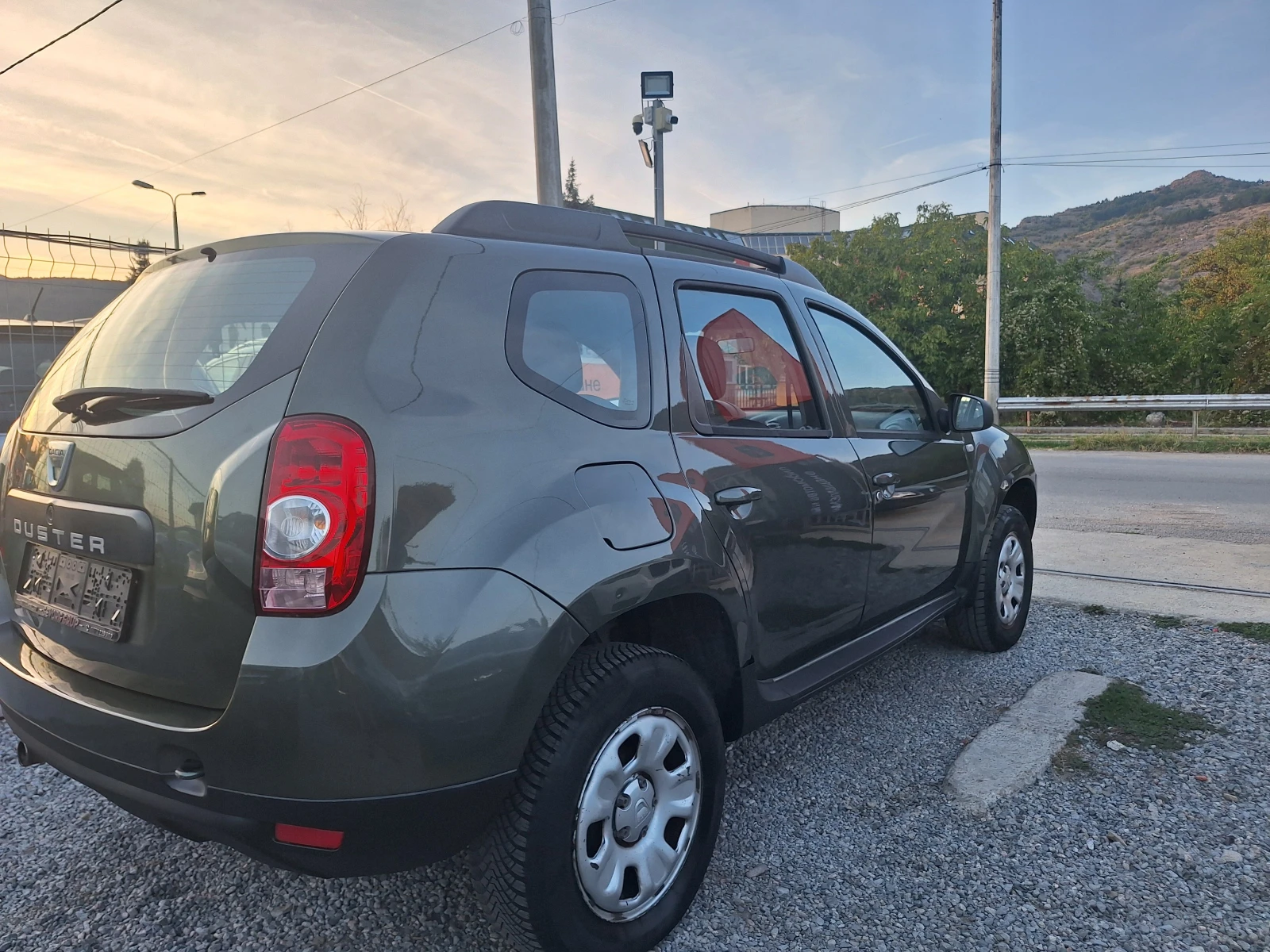 Dacia Duster 1.6 GPL KLIMA - изображение 4