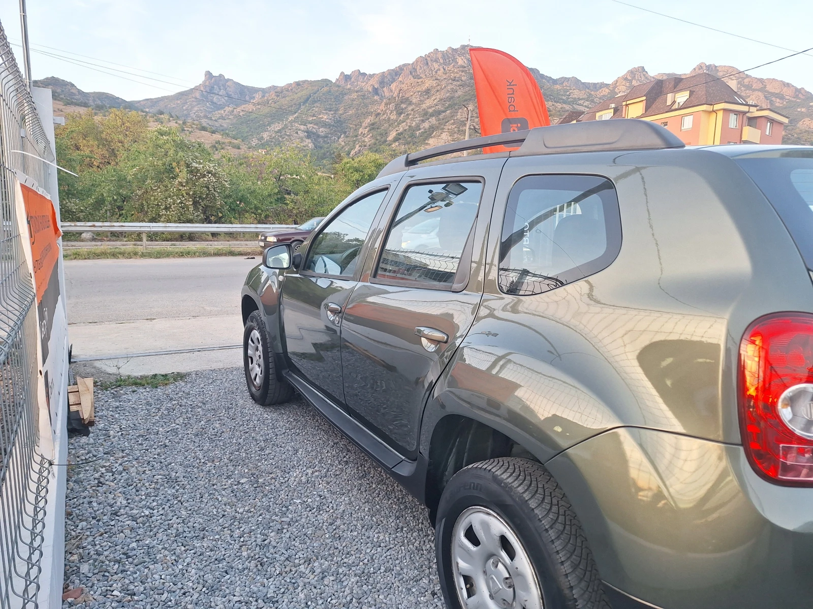 Dacia Duster 1.6 GPL KLIMA - изображение 8