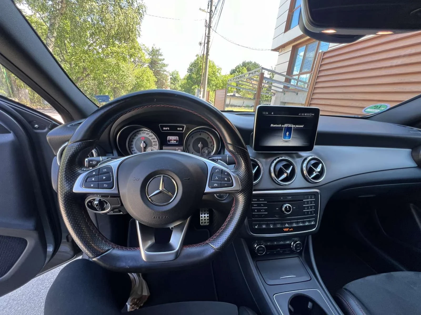 Mercedes-Benz GLA 220 AMG LINE! 4MATIC/ KEYLESS GO/ ПАНОРАМА, снимка 13 - Автомобили и джипове - 53989859