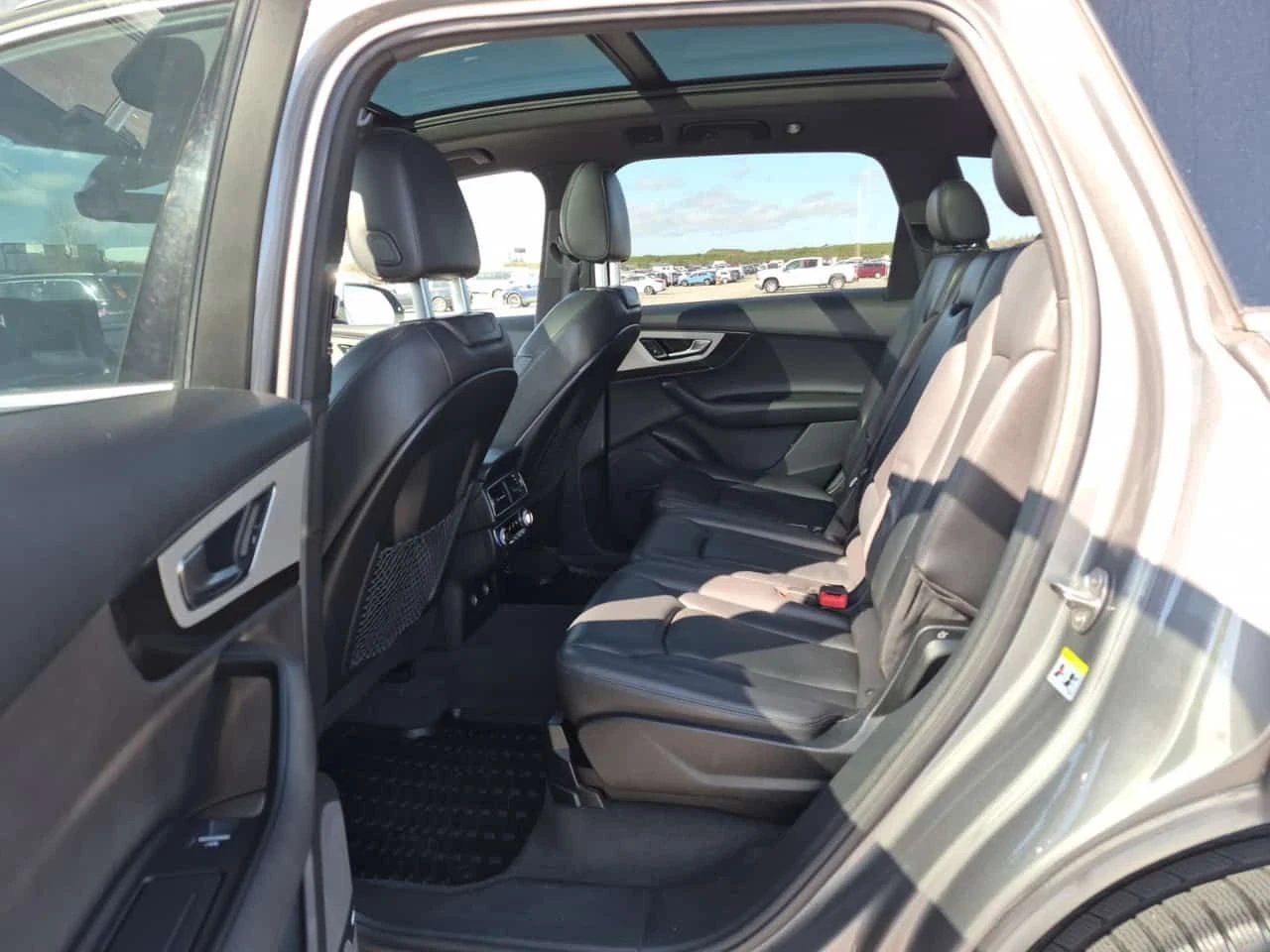 Audi Q7 Progressiv/CARFAX/Пано/2 Ключа/Дистроник/Обдух/, снимка 11 - Автомобили и джипове - 54141419