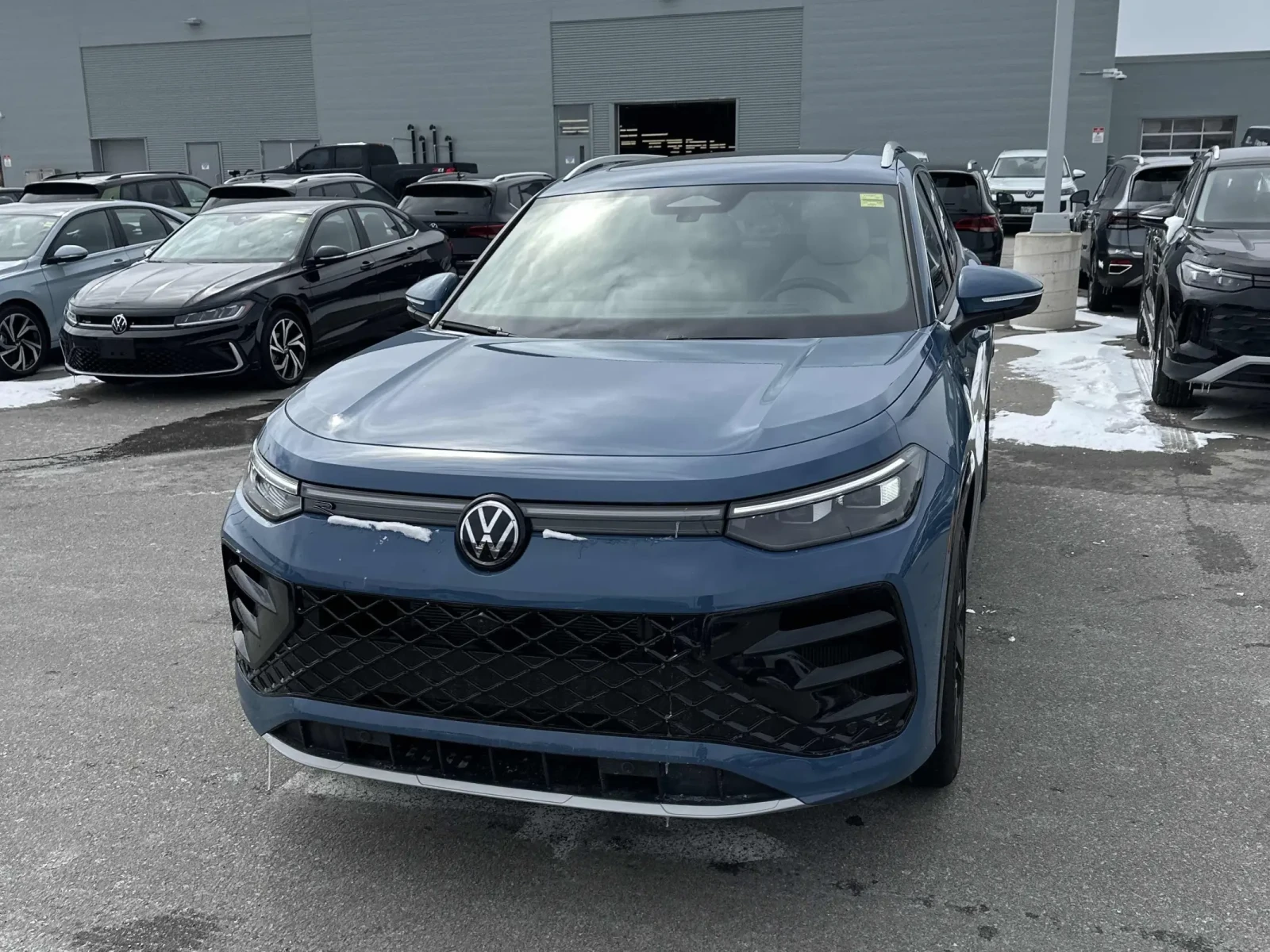 VW Tiguan Highline R-Line 2.0T, снимка 5 - Автомобили и джипове - 54274476