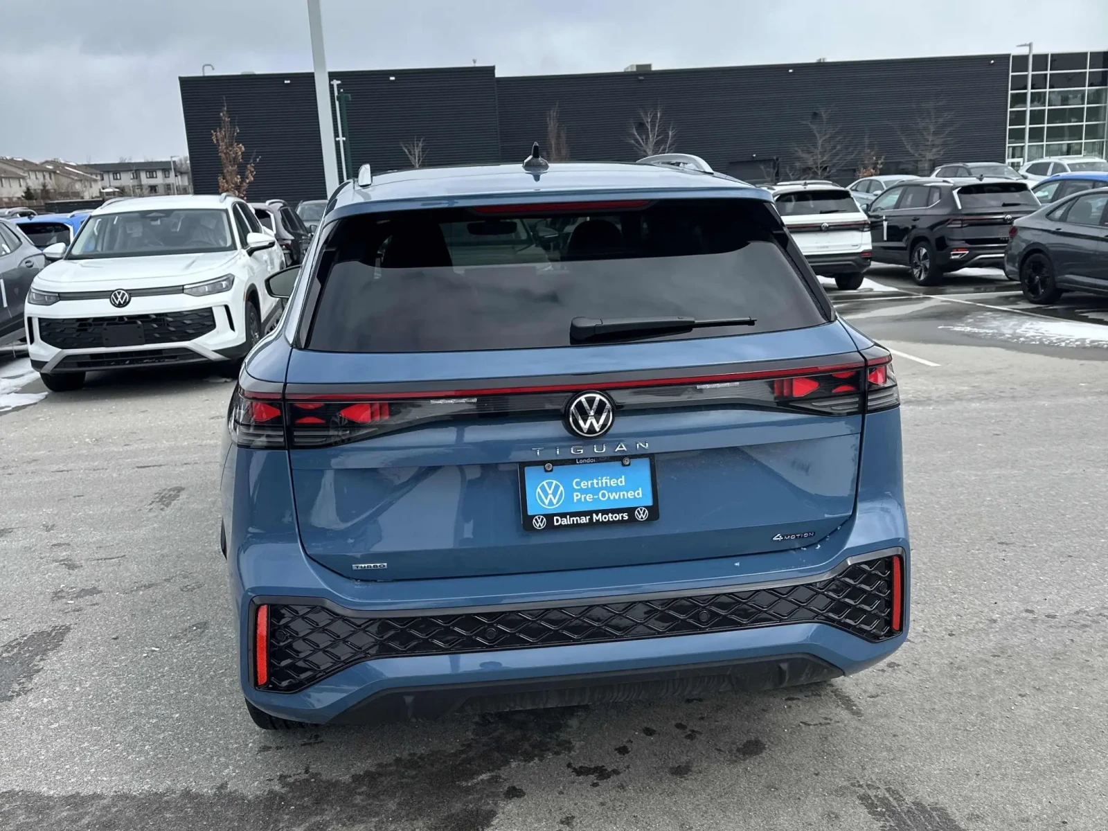 VW Tiguan Highline R-Line 2.0T, снимка 3 - Автомобили и джипове - 54274476