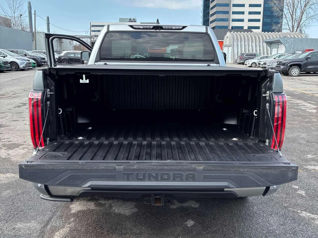 Toyota Tundra * Capstone Hybrid * 360 * ДИСТРОНИК * ОБДУХВАНЕ, снимка 17 - Автомобили и джипове - 54419012