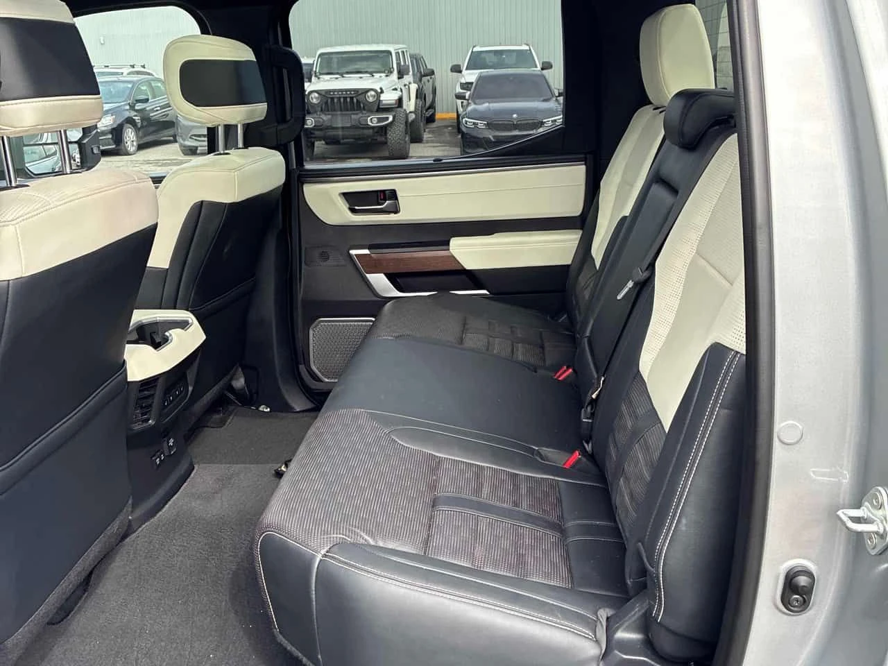 Toyota Tundra * Capstone Hybrid * 360 * ДИСТРОНИК * ОБДУХВАНЕ, снимка 16 - Автомобили и джипове - 54419012