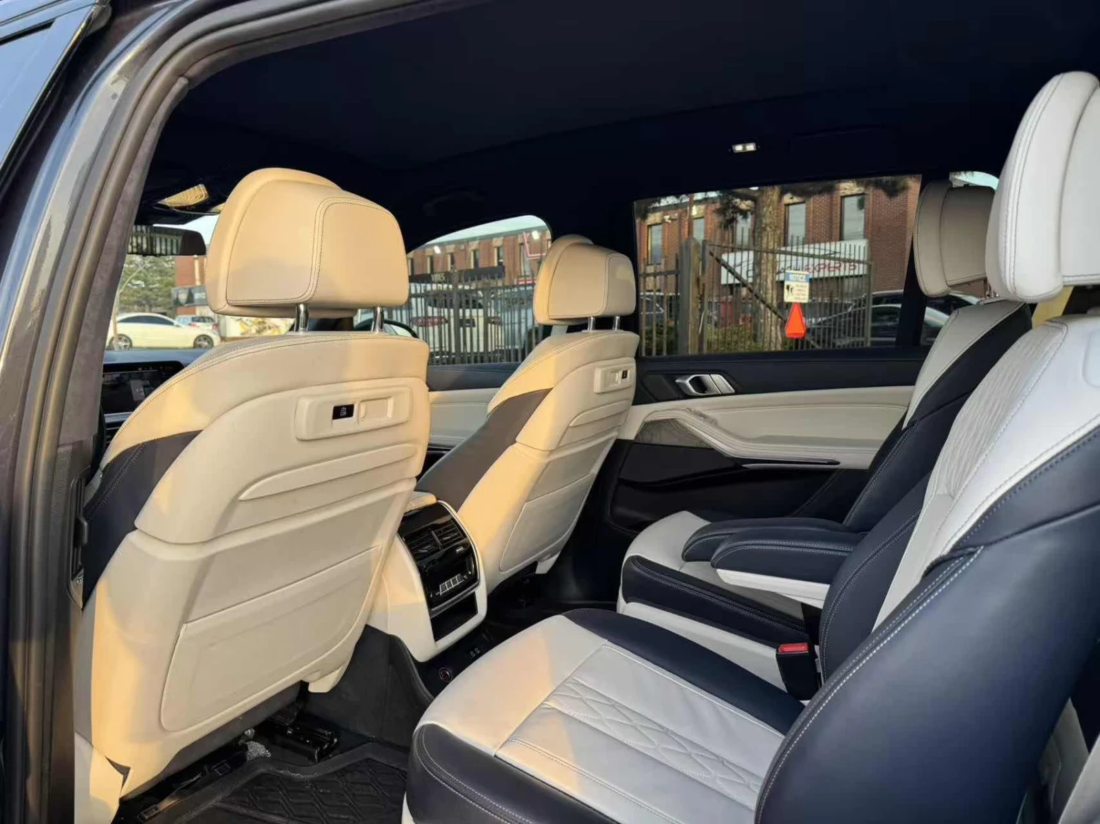 BMW X7 xDrive50i * ДИСТРОНИК * ПОДГРЕВ * ПАНОРАМА, снимка 10 - Автомобили и джипове - 54655896