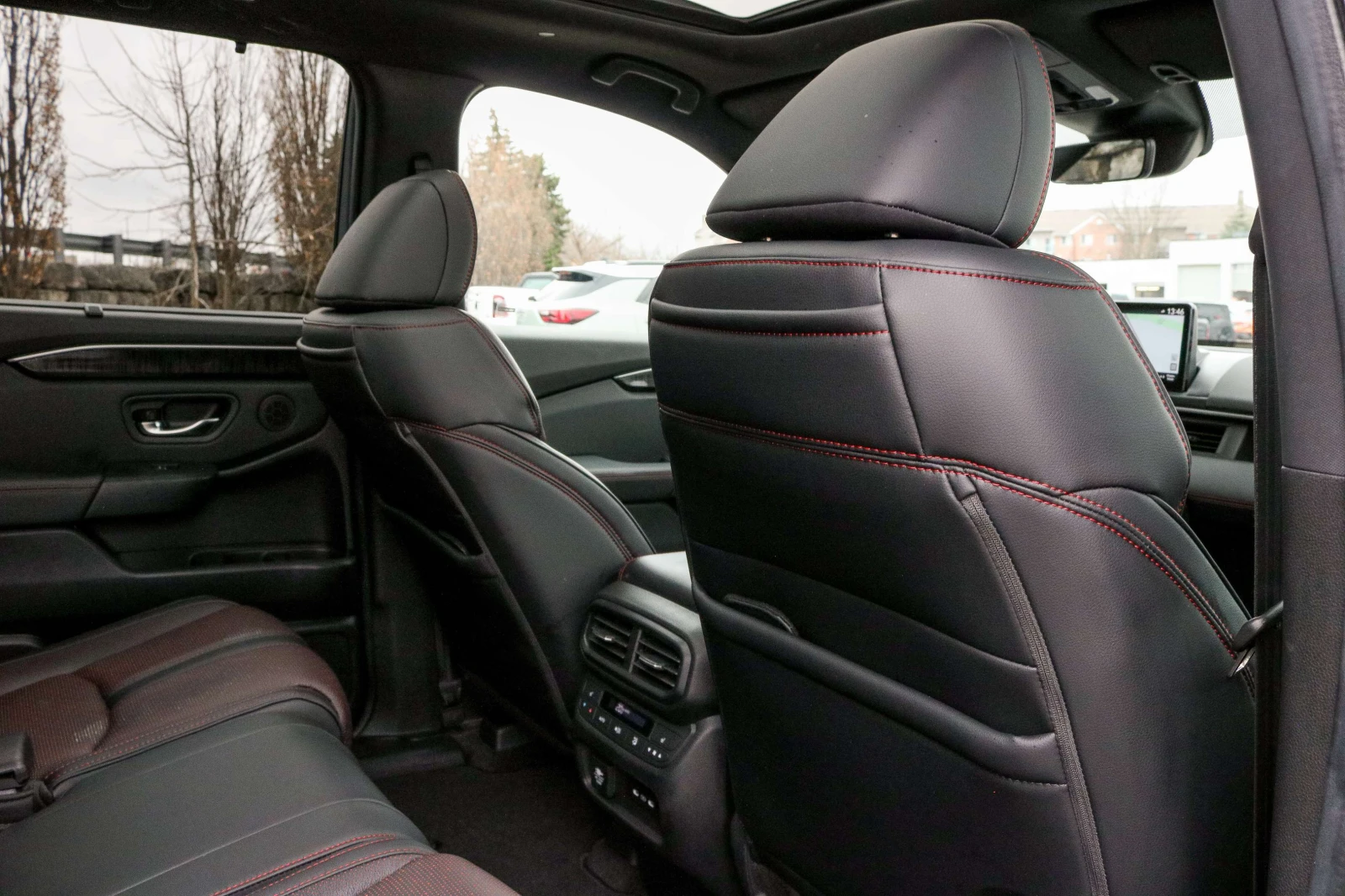 Honda Pilot Black Edition 4X4 | BOSE AUDIO | ЦЕНА ДО БЪЛГАРИЯ, снимка 17 - Автомобили и джипове - 56255454