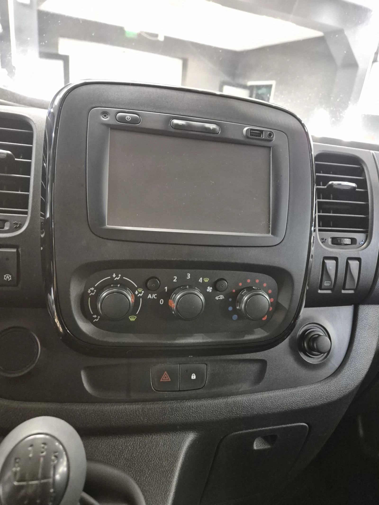 Opel Vivaro Bi TURBO Евро 6B - изображение 10