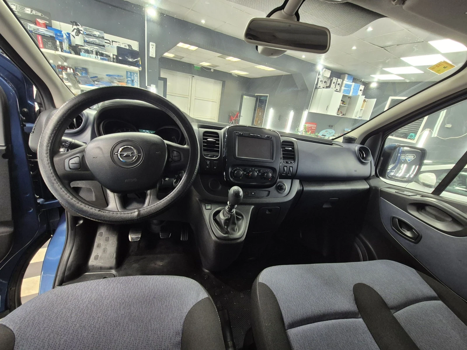 Opel Vivaro Bi TURBO Евро 6B - изображение 8