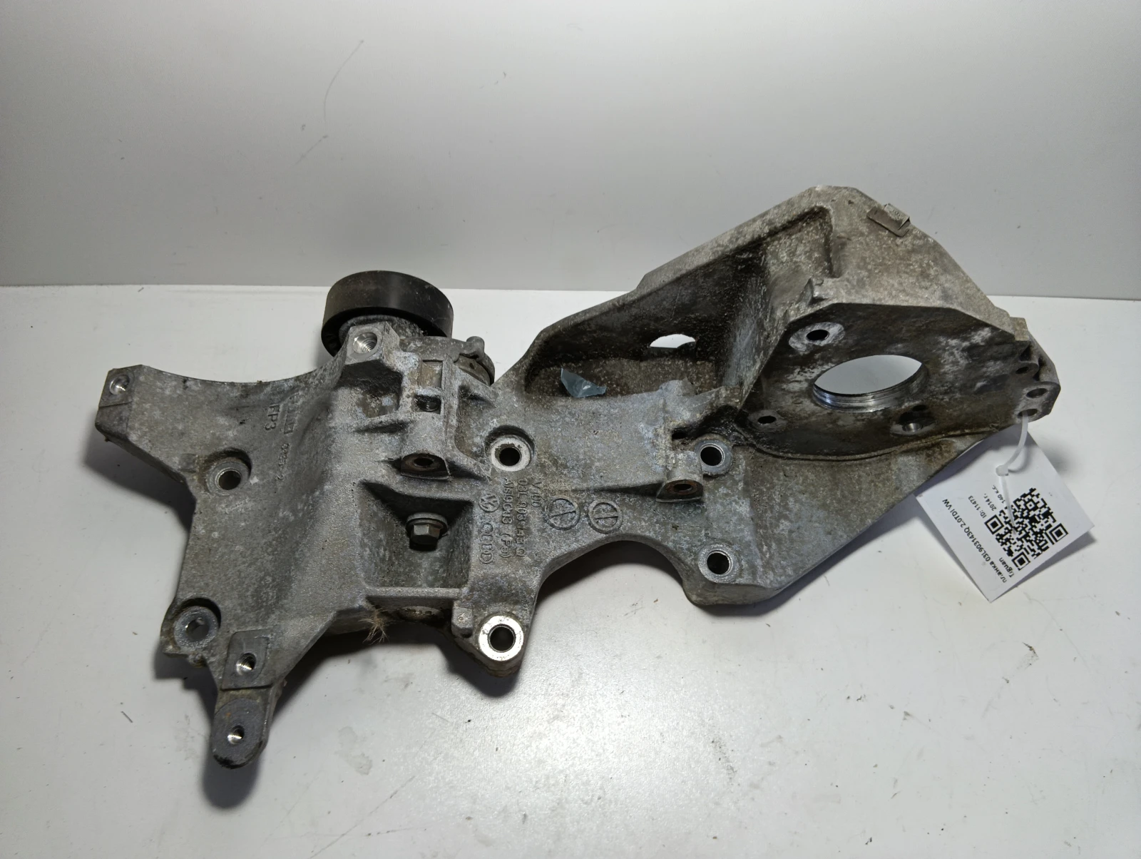 планка 03L903143Q 2.0TDI VW Tiguan