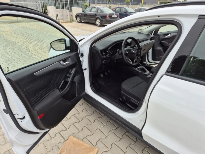 Ford Focus 1.0, снимка 10 - Автомобили и джипове - 47387925