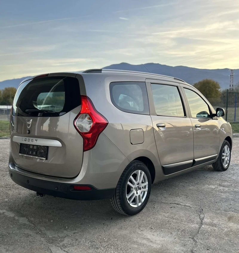 Dacia Lodgy 1.5dci, 2014г., снимка 4 - Автомобили и джипове - 47789630