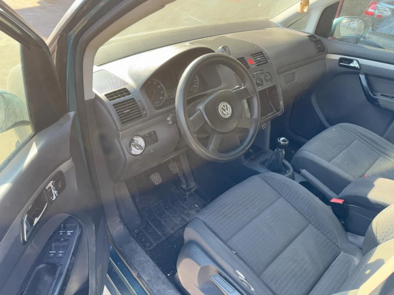 VW Touran 1.6, снимка 5 - Автомобили и джипове - 48130330