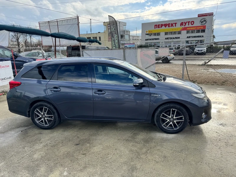 Toyota Auris 1.8 Hibrid , снимка 8 - Автомобили и джипове - 48281329