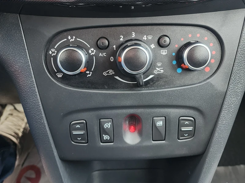 Dacia Sandero Stepway 1.5DCI Facelift, снимка 11 - Автомобили и джипове - 52365355