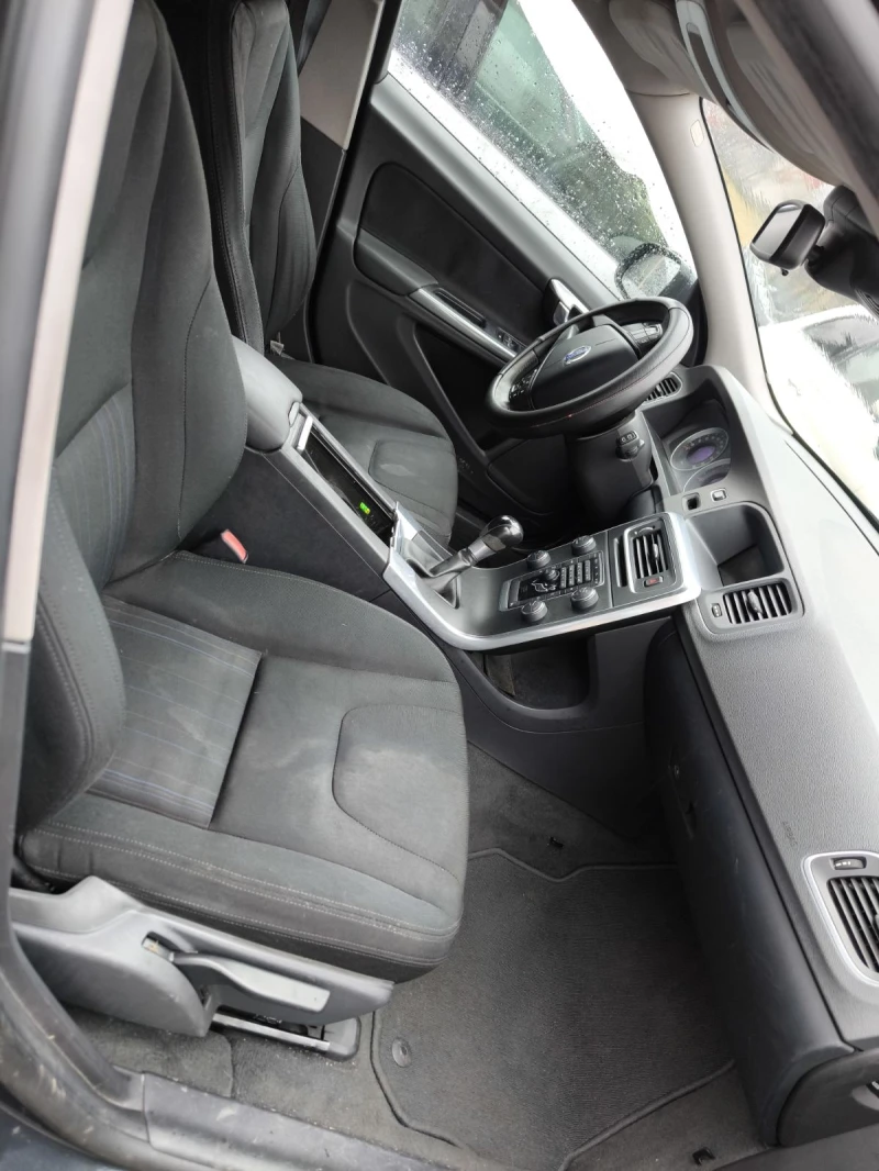 Volvo V60 D4 163кс, снимка 2 - Автомобили и джипове - 53236101