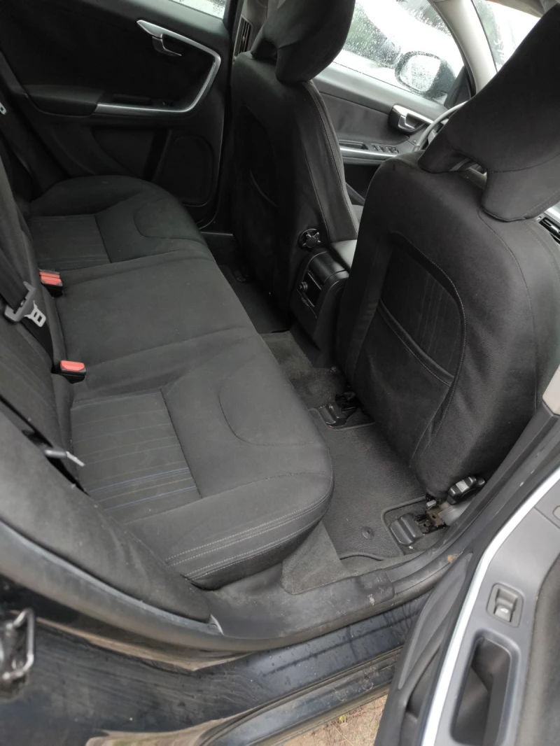Volvo V60 D4 163кс, снимка 4 - Автомобили и джипове - 53236101