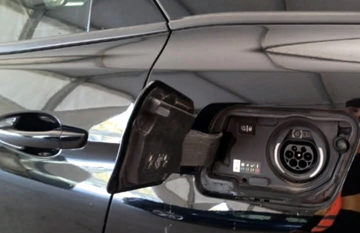Peugeot 3008 PLUG-IN-HYBRID 225 EAT8 ALLURE | Mobile.bg � ����������� 4