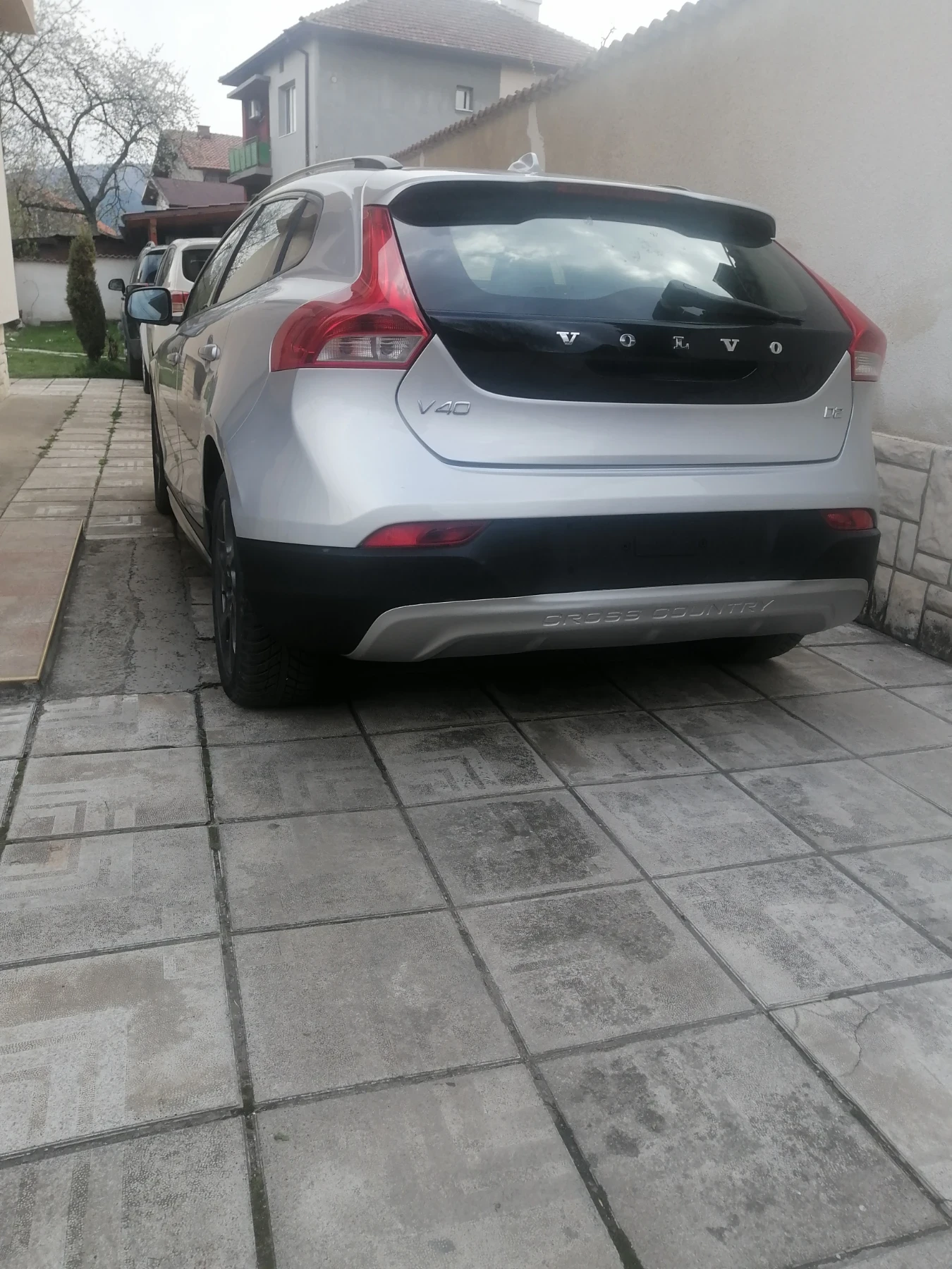 Volvo V40 Cross Country 1.6 - изображение 3