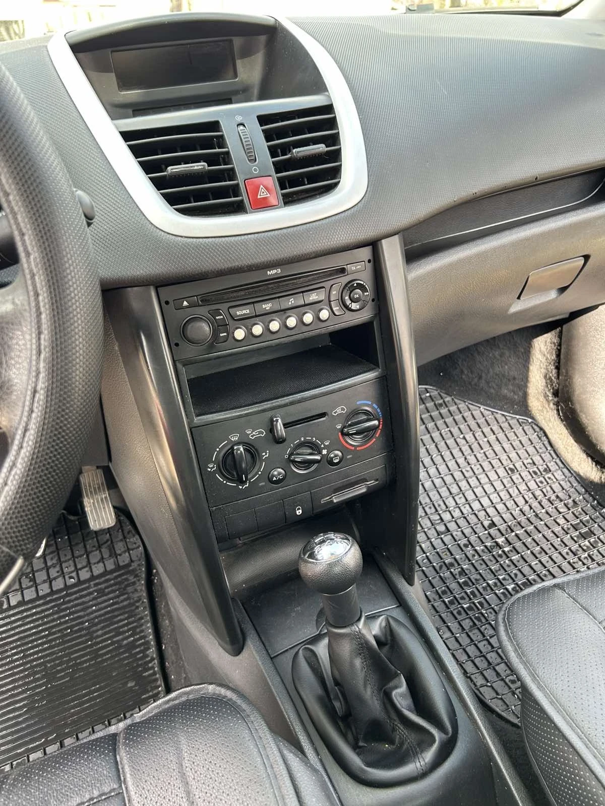 Peugeot 207 1.4, снимка 9 - Автомобили и джипове - 53863475