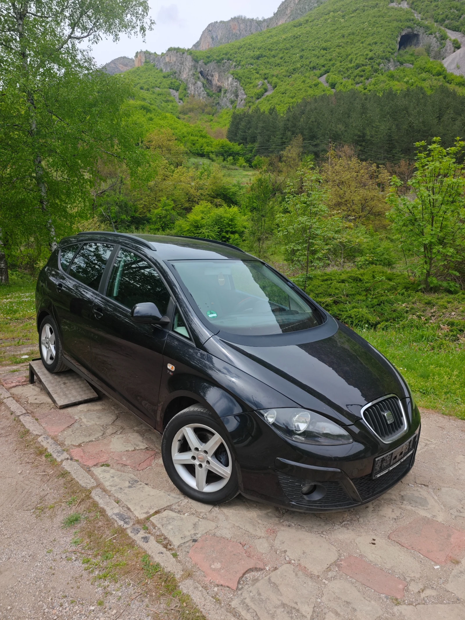 Seat Altea 1.4I НОВ ВНОС, снимка 13 - Автомобили и джипове - 54491174