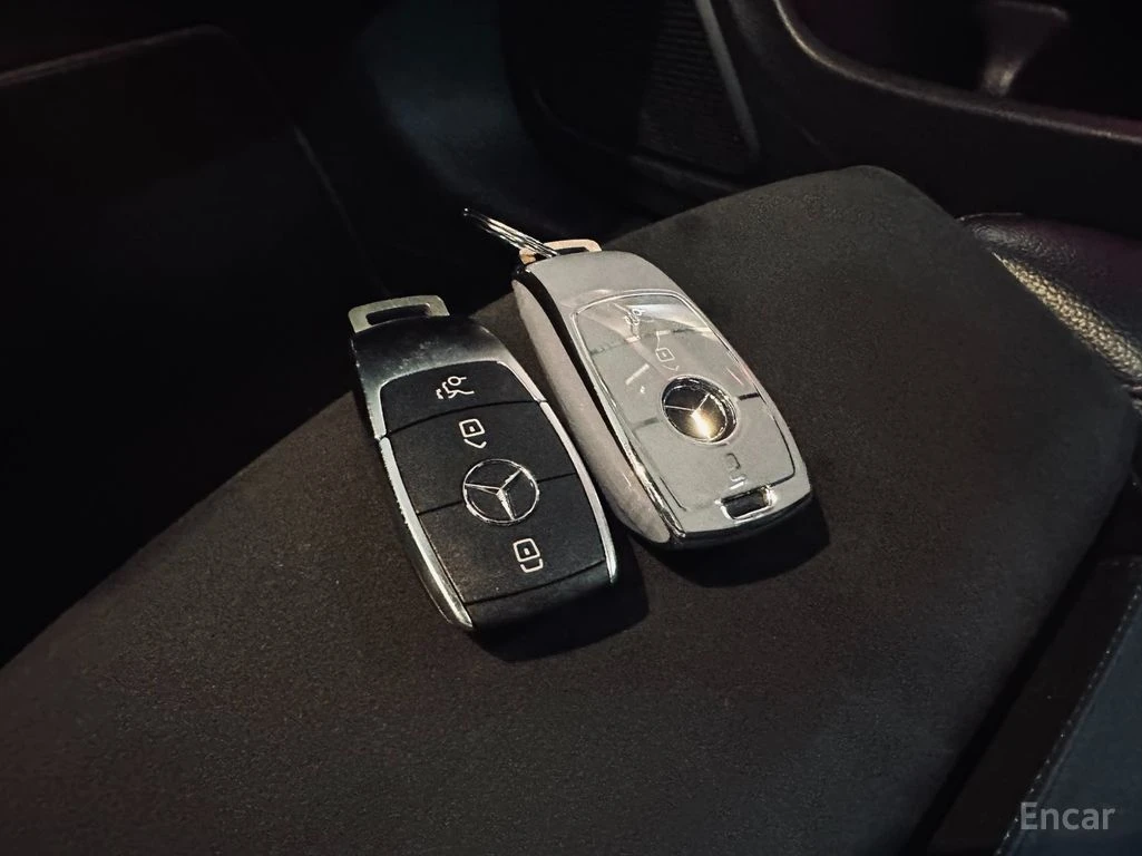 Mercedes-Benz CLA 250 4MATIC* AMG* AMBIENT* CARPLAY* ПАНОРАМА* КАМЕРА, снимка 14 - Автомобили и джипове - 54567218
